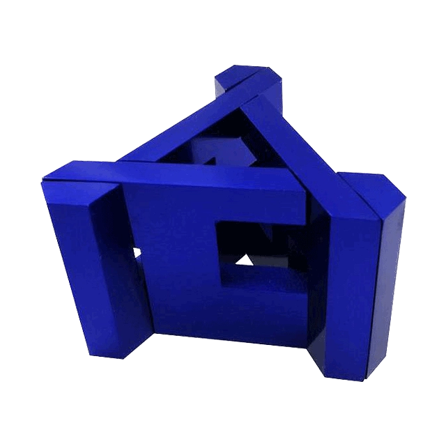 De Triad 3D breinbreker is een puzzel met drie metaalstukken die op een uitdagende manier in elkaar passen, met een strak, geometrisch ontwerp.