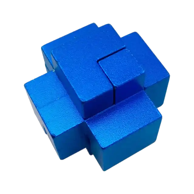 3D breinbreker puzzel van metalen stukken die een stevige, geometrische structuur vormen, met ingewikkelde in elkaar grijpende delen.
