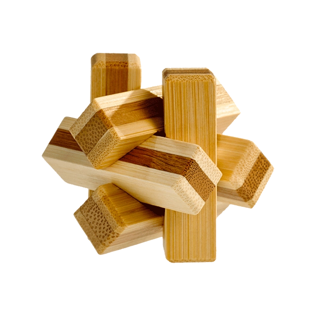3D breinbreker puzzel in de vorm van een bundel bamboo-stokken, met houten stukjes in een complexe, interlockende structuur.